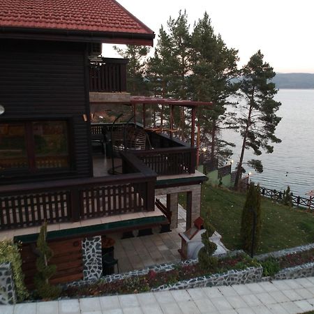 Villa Iskar Lake Residence By Bookvillabg Shtarkelovo Gnezdo Экстерьер фото