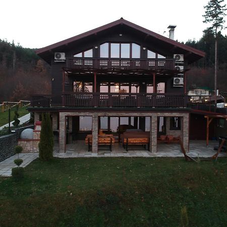 Villa Iskar Lake Residence By Bookvillabg Shtarkelovo Gnezdo Экстерьер фото