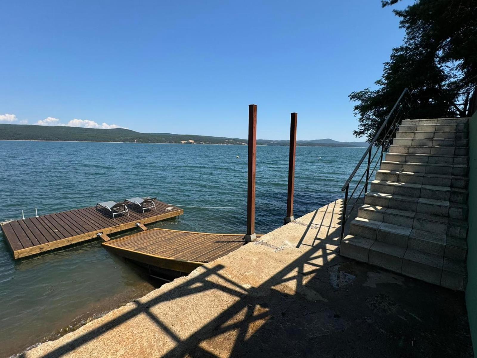 Villa Iskar Lake Residence By Bookvillabg Shtarkelovo Gnezdo Экстерьер фото
