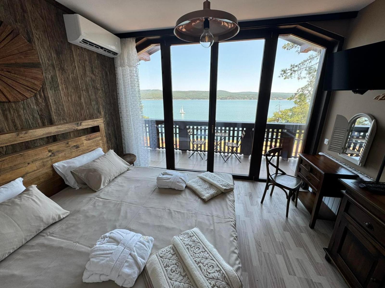 Villa Iskar Lake Residence By Bookvillabg Shtarkelovo Gnezdo Экстерьер фото