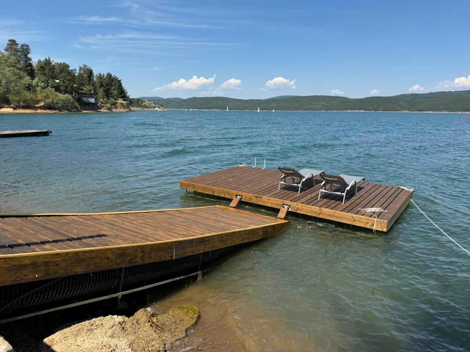 Villa Iskar Lake Residence By Bookvillabg Shtarkelovo Gnezdo Экстерьер фото