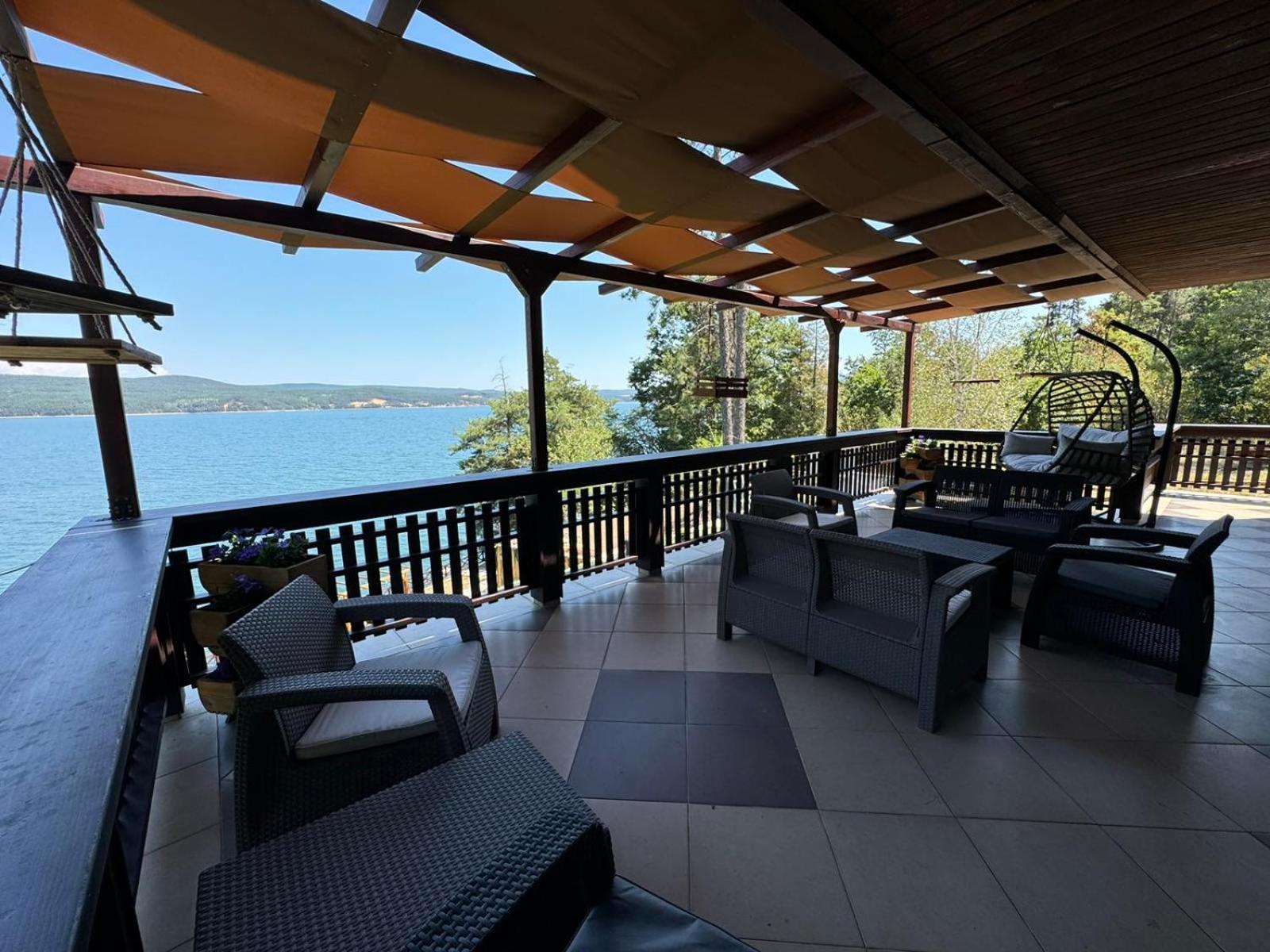 Villa Iskar Lake Residence By Bookvillabg Shtarkelovo Gnezdo Экстерьер фото