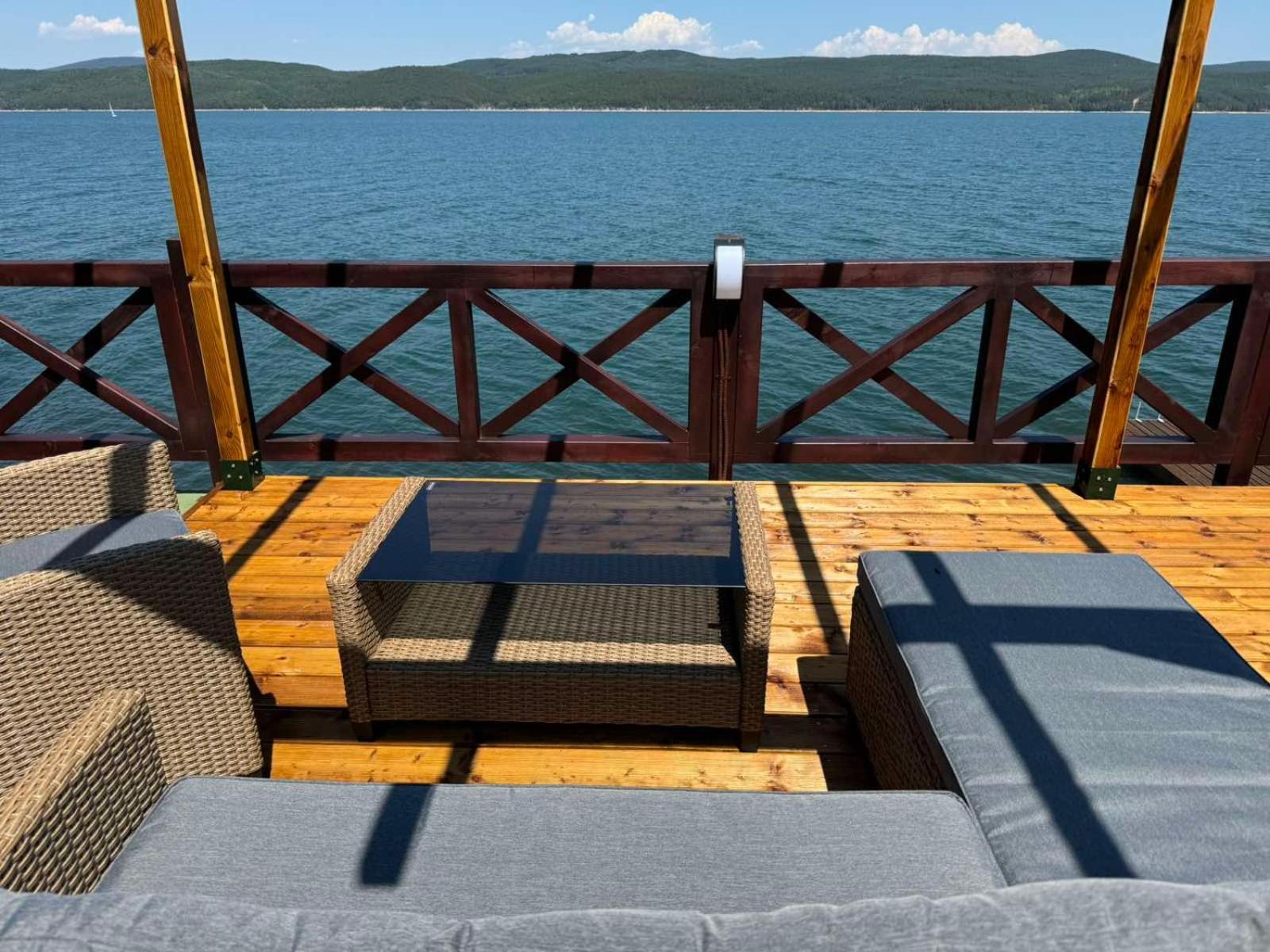 Villa Iskar Lake Residence By Bookvillabg Shtarkelovo Gnezdo Экстерьер фото