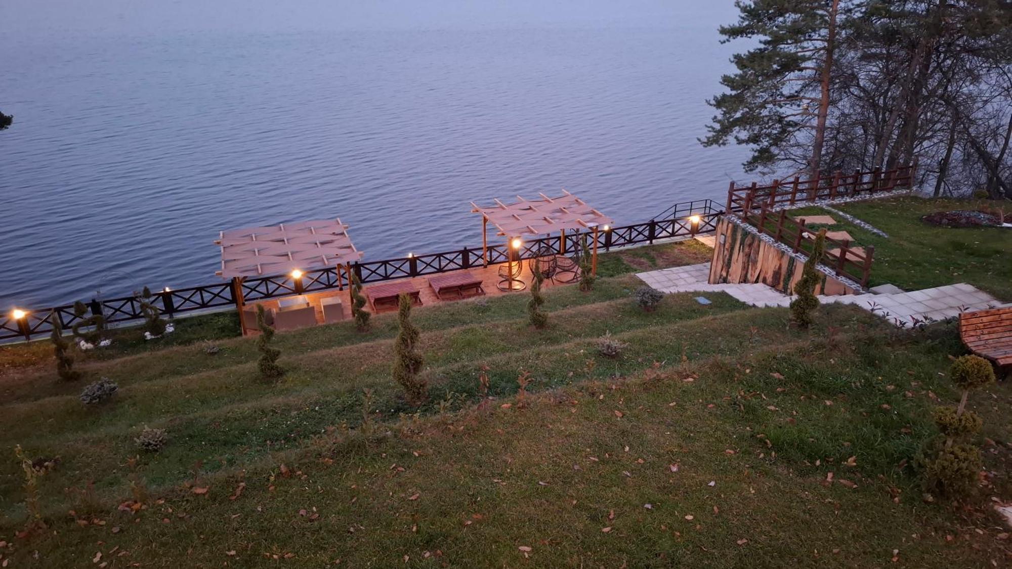 Villa Iskar Lake Residence By Bookvillabg Shtarkelovo Gnezdo Экстерьер фото
