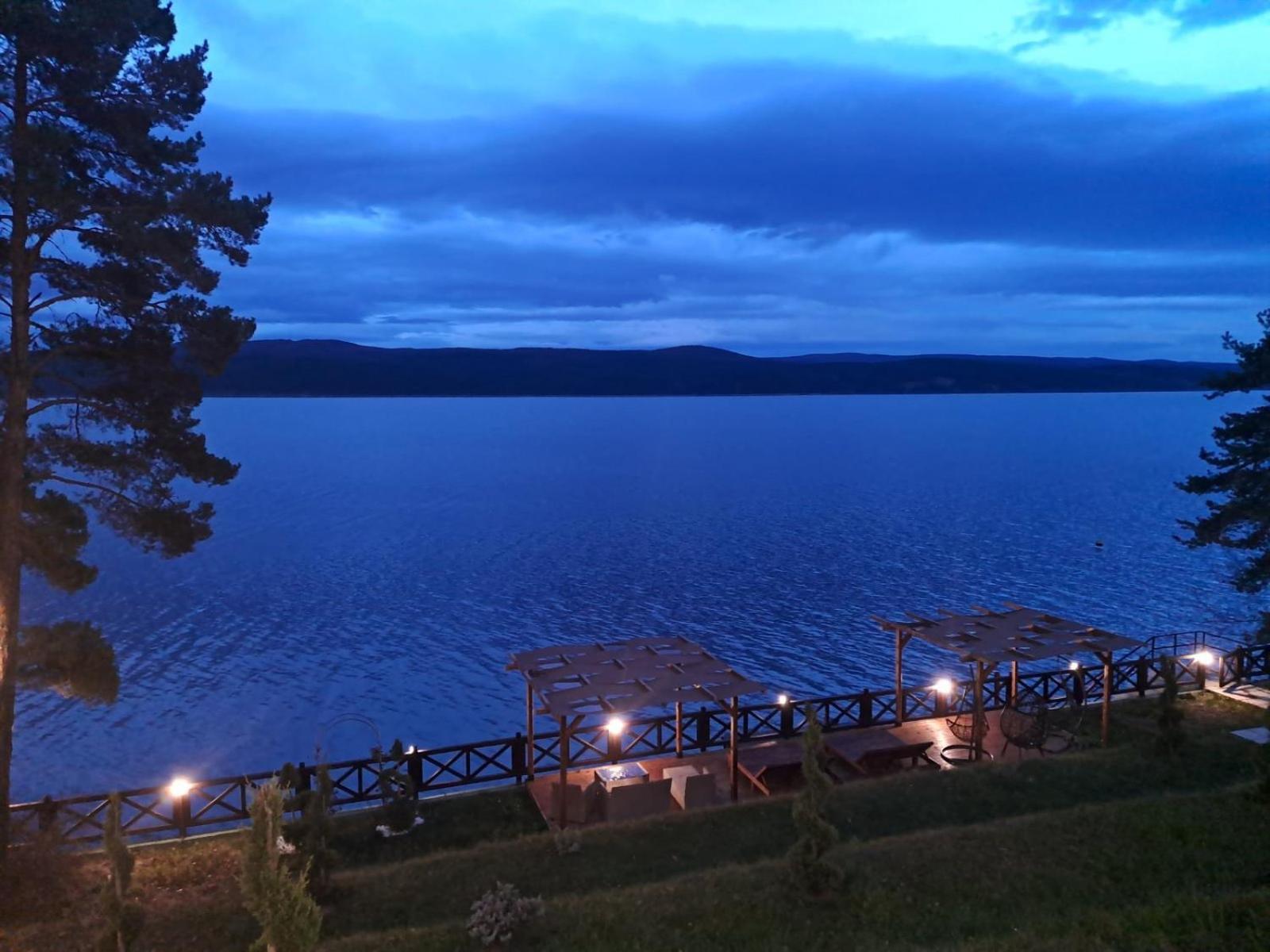 Villa Iskar Lake Residence By Bookvillabg Shtarkelovo Gnezdo Экстерьер фото