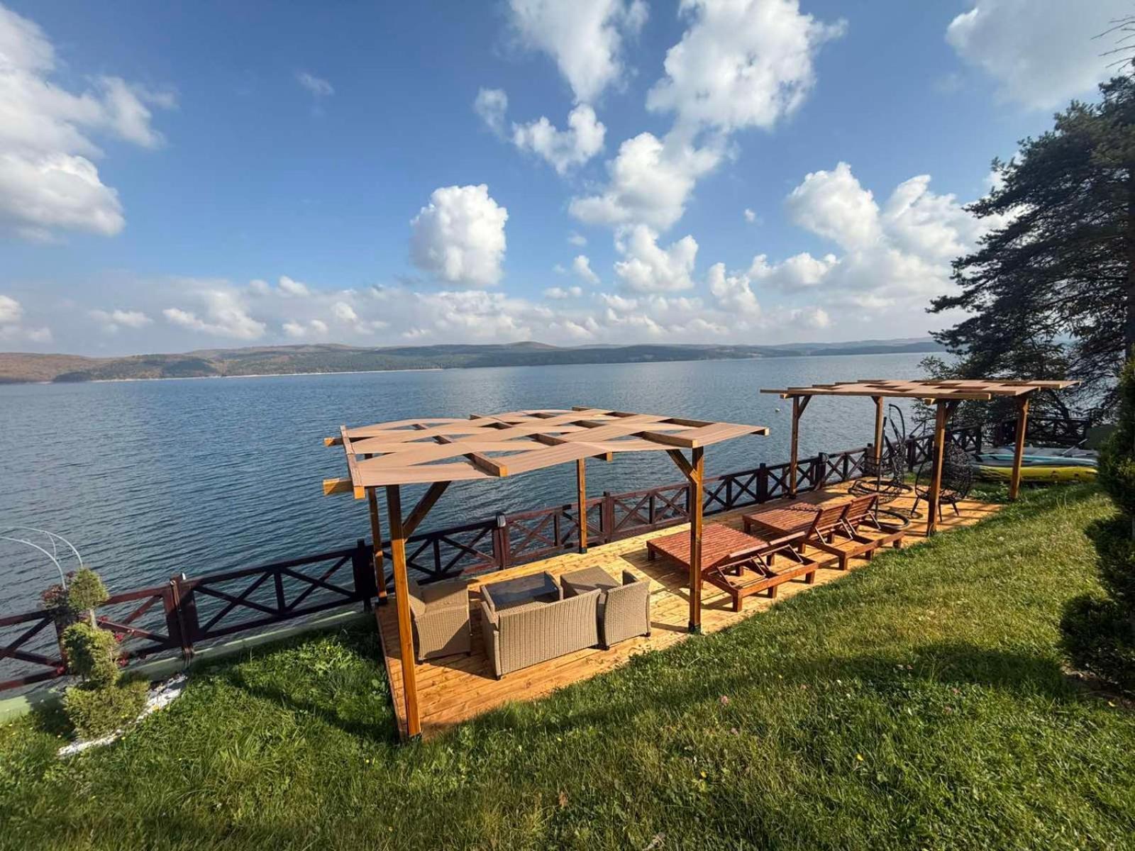 Villa Iskar Lake Residence By Bookvillabg Shtarkelovo Gnezdo Экстерьер фото