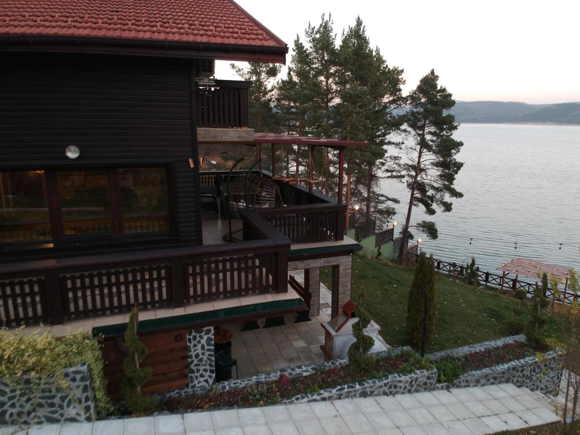 Villa Iskar Lake Residence By Bookvillabg Shtarkelovo Gnezdo Экстерьер фото