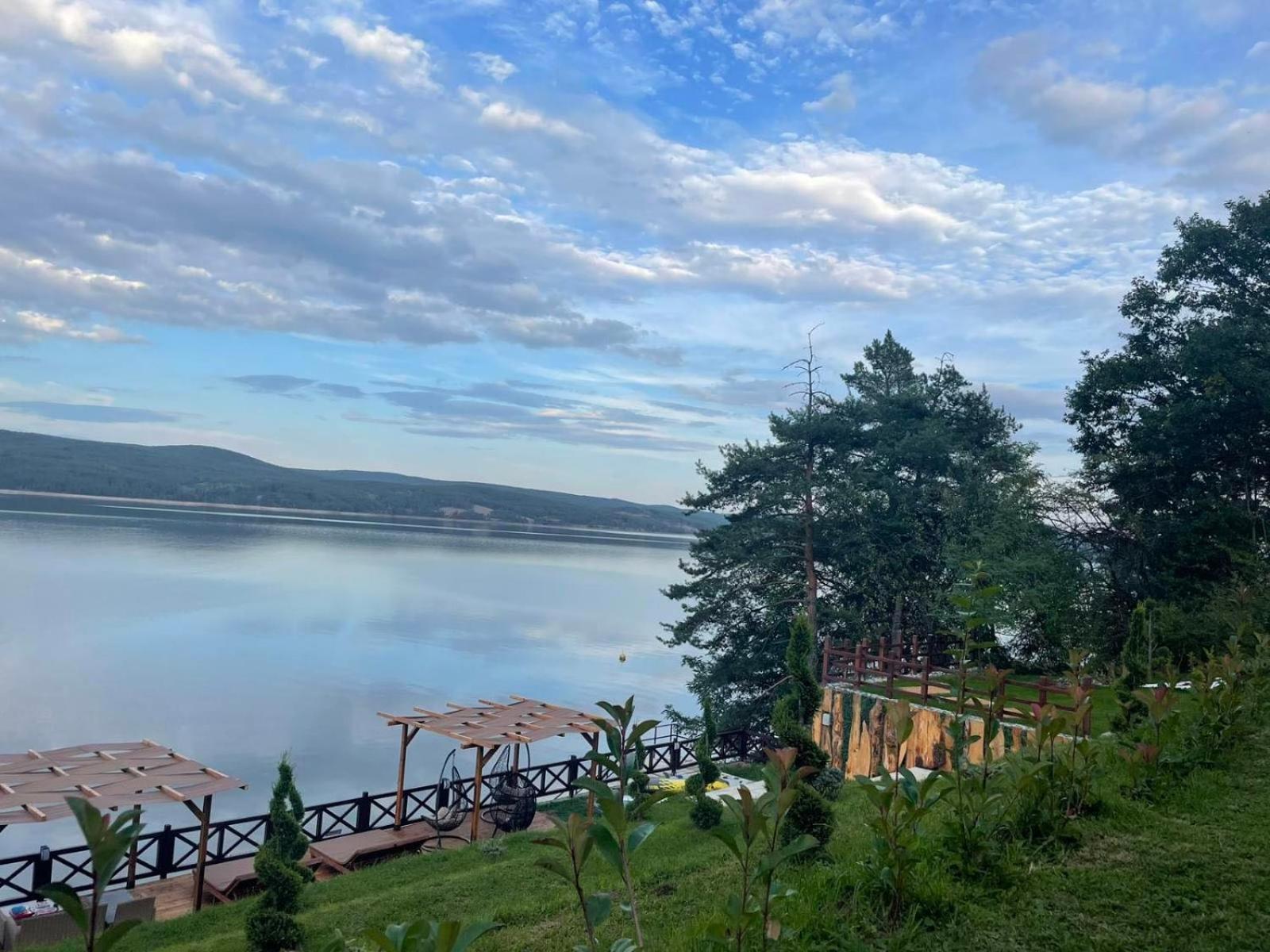 Villa Iskar Lake Residence By Bookvillabg Shtarkelovo Gnezdo Экстерьер фото